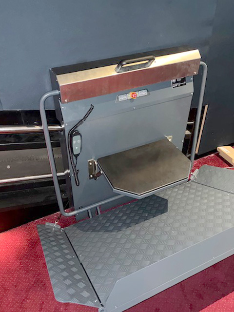 Motala-platformlift-met-cabine-2024