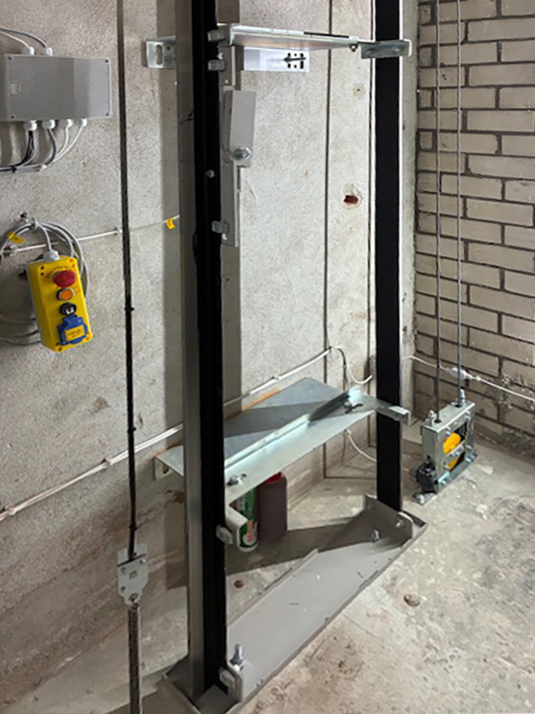 Motala-platformlift-met-cabine-2024